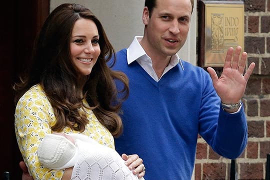 Kate, William und Töchterchen Charlotte Elizabeth Diana.