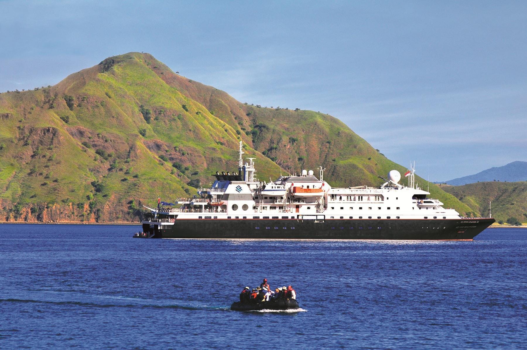 Das Expeditionsschiff "Silver Discoverer" von Silversea Cruises beispielsweise bietet maximal 120 Gästen Platz und erkundet die entlegenen Inselgruppen des Pazifiks.