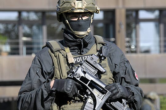 Einsatz der GSG 9 gegen die rechtsextreme Gruppierung "Oldschool Society".