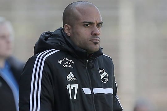 David Odonkor als Co-Trainer an der Seitenlinie seines Ex-Vereins SC Verl.