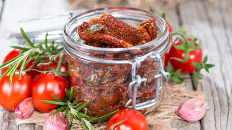 Getrocknete Tomaten einlegen: Rezept mit Öl