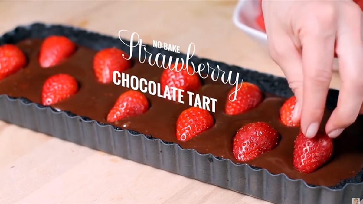 In 15 Minuten gemacht: Traumhafte Erdbeer-Schokoladen-Tarte