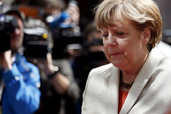 Angela Merkel büßt an Zustimmung in der Bevölkerung ein - schuld könnte die BND-Affäre sein.