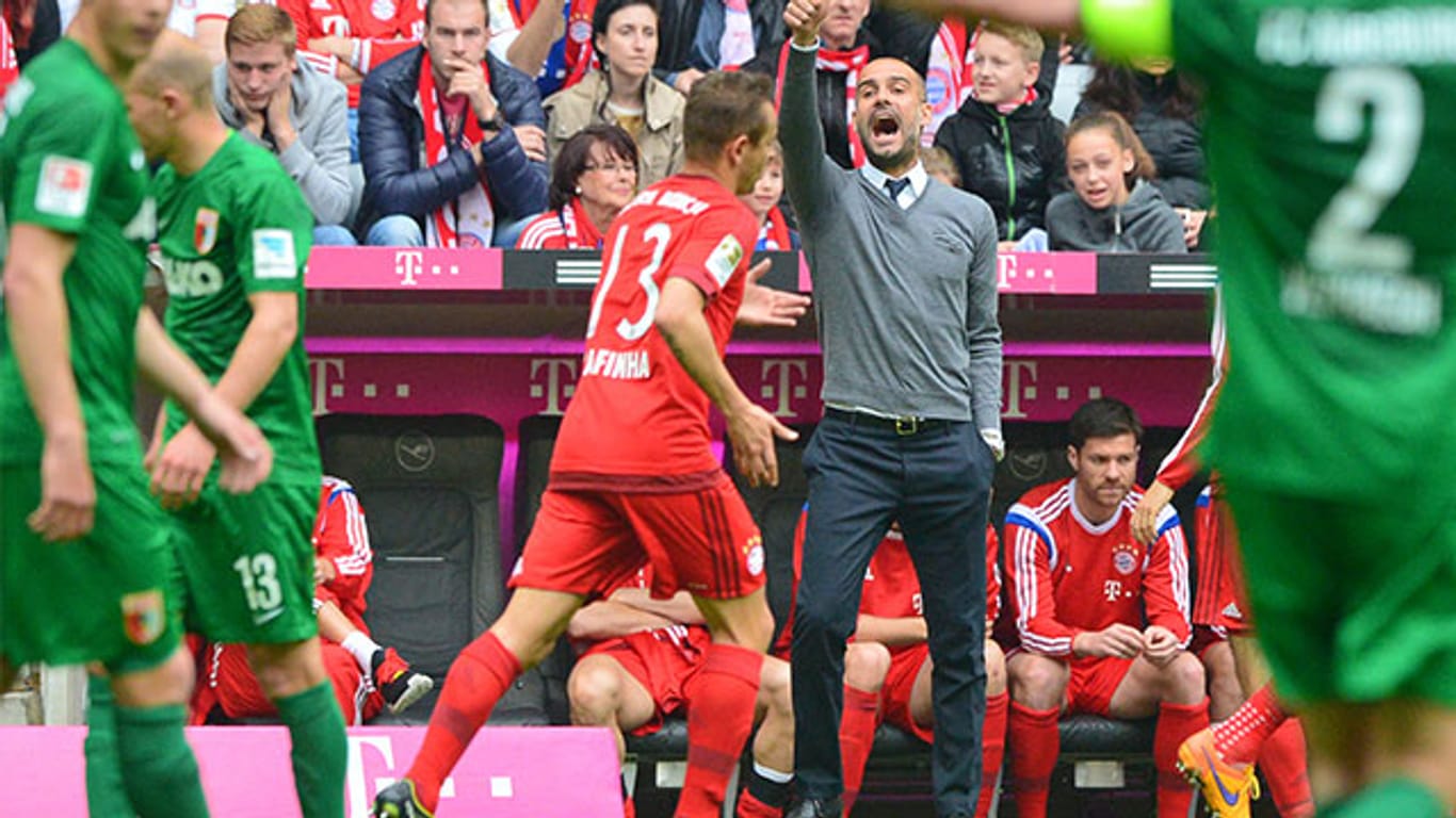 Seit sechs Stunden wartet Bayern-Trainer Pep Guardiola auf einen Treffer seiner Mannschaft.