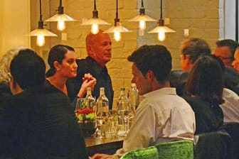 Bruce Willis und seine Frau Emma in einem Berliner Restaurant in der Nähe des Zoos.
