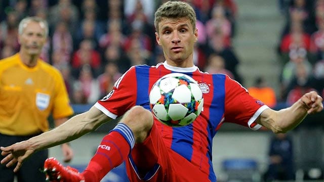 Mahnt vor dem CL-Duell gegen den FC Barcelona "die richtige Mischung" zwischen Offensive und Abwehrarbeit an: Thomas Müller. Mahnt vor dem CL-Duell gegen den FC Barcelona "die richtige Mischung" zwischen Offensive und Abwehrarbeit an: Thomas Müller.