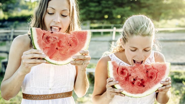 Dass Wassermelonen sehr viel Wasser enthalten, ist bekannt.