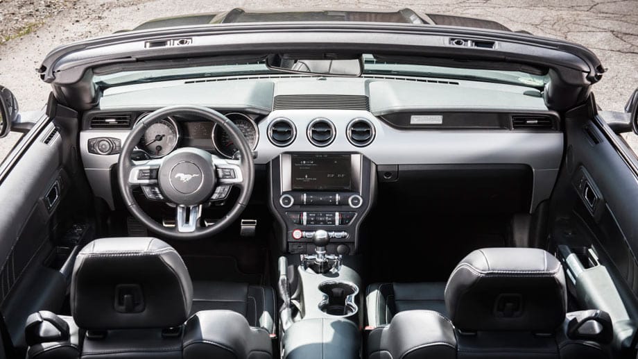 Materialien und Verarbeitung liegen nicht auf Premium-Niveau, doch Ford ist auf einem guten Weg, die US-Ikone auch im Innenraum in Szene zu setzen.
