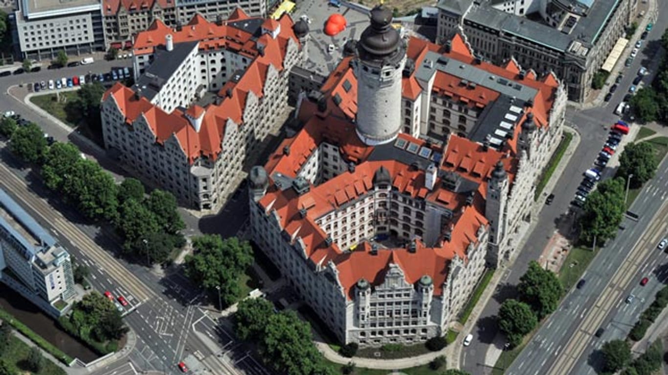 Leipzig - im Bild das Neue Rathaus - gilt als Boom-Town. Das lässt sich auch an den Immobilienpreisen ablesen, die im vergangenen Jahr deutlich anzogen.