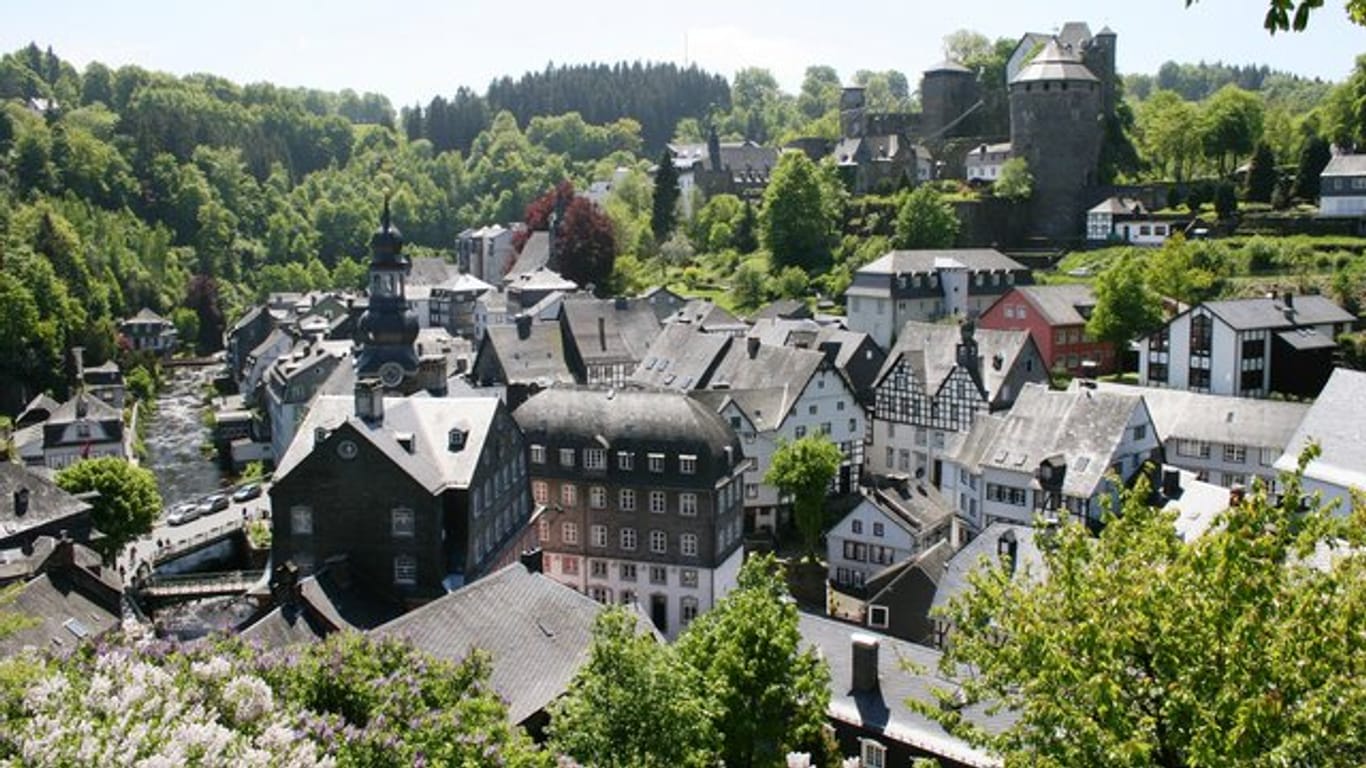 Monschau ist ein beschauliches mittelalterliches Städtchen - viele der alten Häuser stehen heute unter Denkmalschutz.