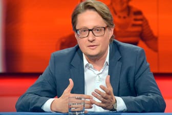 Der Journalist Heinrich Wefing kritisiert bei "Hart aber fair" die fehlende Wahlfreiheit für Famlilien.