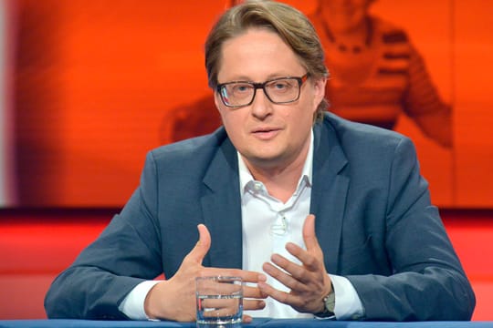 Der Journalist Heinrich Wefing kritisiert bei "Hart aber fair" die fehlende Wahlfreiheit für Famlilien.