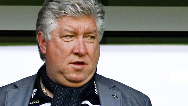 Dieter Schatzschneider ist frustriert von den Leistungen des FC Bayern. Dieter Schatzschneider ist frustriert von den Leistungen des FC Bayern.