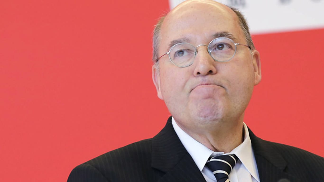 Gregor Gysi: Hamburger Juristen sind sich uneinig, ob sie den Linken-Chef anklagen sollen.
