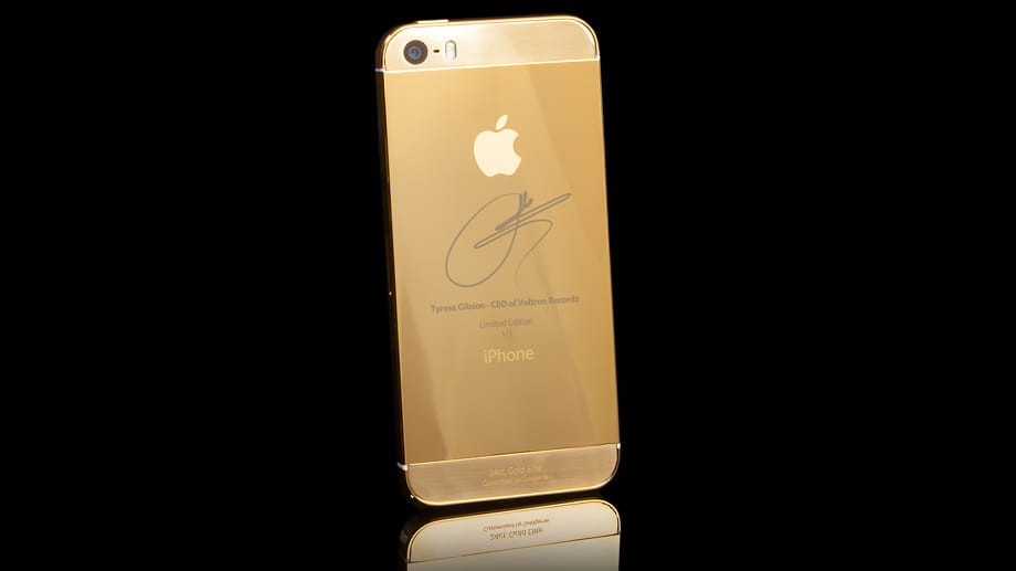 Außerdem hat Goldgenie ein iPhone-Sondermodell mit der Unterschrift des US-Musikers Tyrese Gibson im Angebot. Zu den Kunden des britischen Edelmetall-Spezialisten Goldgenie gehören unter anderem Sprinter Usain Bolt und Supermodel Kate Moss.