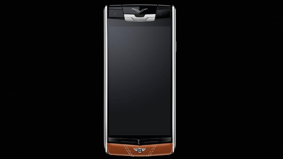 Ansonsten gerät die technische Ausstattung beim "Vertu for Bentley" allerdings recht bieder. Optisch ist das Smartphone, das mit braunem Kalbsleder abgesteppt ist, aber durchaus edel.