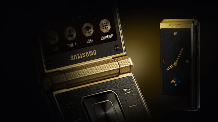 Ob das Klapp-Smartphone W2015 von Samsung auch nach Deutschland kommt, ist derzeit offen. Im Gegensatz zu den üblichen Modellen der Koreaner ist das Gehäuse aus Metall gefertigt.