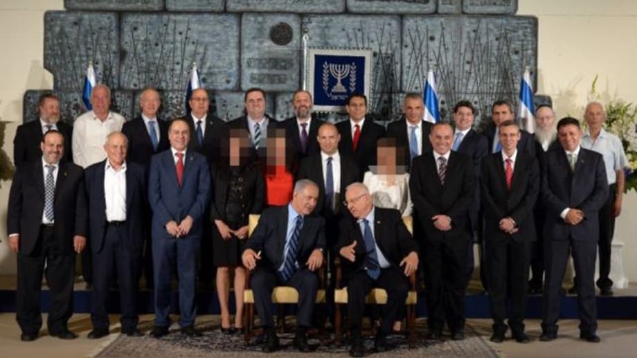 Das neue israelische Kabinett: Ultraorthodoxe Medien zeigen die Frauen nur verpixelt - oder gar nicht. Das neue israelische Kabinett: Ultraorthodoxe Medien zeigen die Frauen nur verpixelt - oder gar nicht.