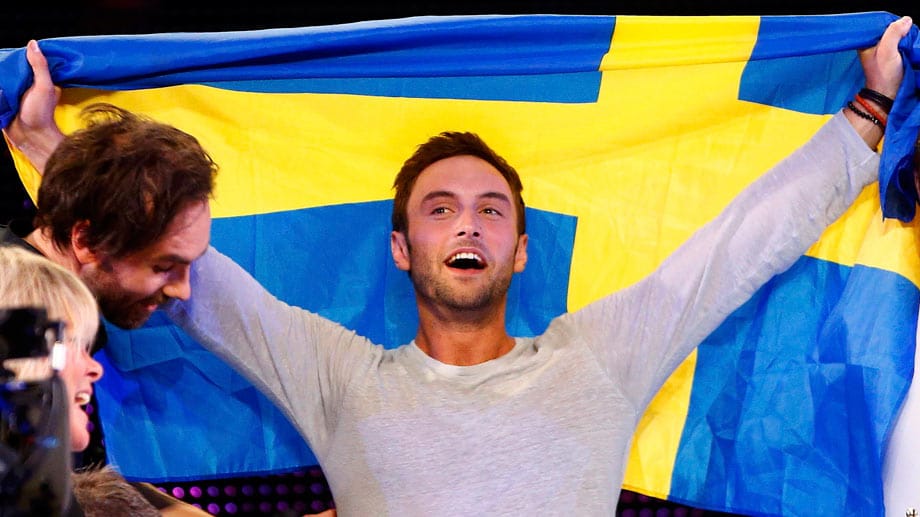 Måns Zelmerlöw feiert seinen Sieg beim Eurovision Song Contest in Wien.