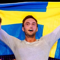 Måns Zelmerlöw feiert seinen Sieg beim Eurovision Song Contest in Wien.