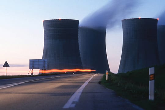 Kühltürme des Atomkraftwerks Temelin: Nach mehreren Störfällen gilt die Anlage als Risikofaktor.