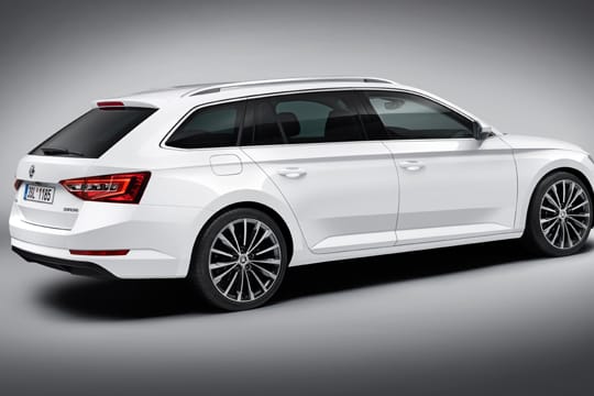 Schnittig gezeichnet: Der neue Skoda Superb Combi.