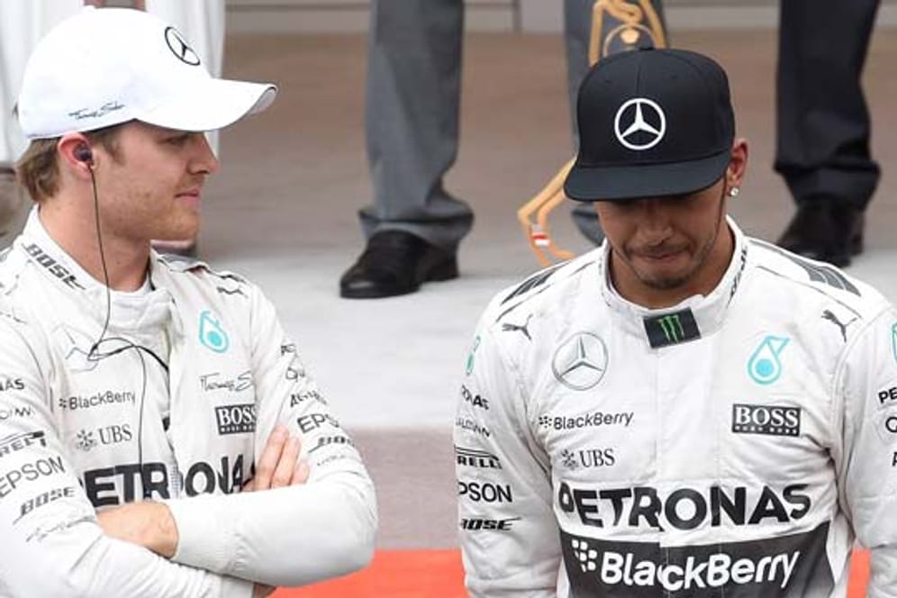 Ein Fauxpas der Mercedes-Strategen kostete Lewis Hamilton (re.) den Sieg beim Grand Prix von Monaco. Teamkollege Nico Rosberg kam so zum Heimspiel-Hattrick.