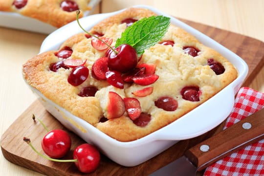 Versunkener Kirschkuchen gehört zu den Klassikern auf der Kaffeetafel.