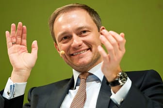 Unter Parteichef Christian Lindner kämpft sich die FDP Stück für Stück aus dem Tief. Wenn das mal kein Grund zur Freude für den Chefliberalen ist.