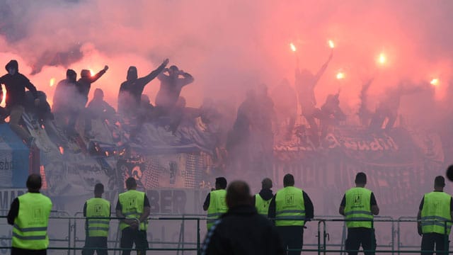 Risikospiel: Zuletzt bei der Partie gegen 1860 München war es in Karlsruhe zu Zwischenfällen gekommen.