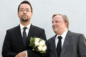 Nanu, haben Boerne (Jan Josef Liefers) und Thiel (Axel Prahl) etwa geheiratet?
