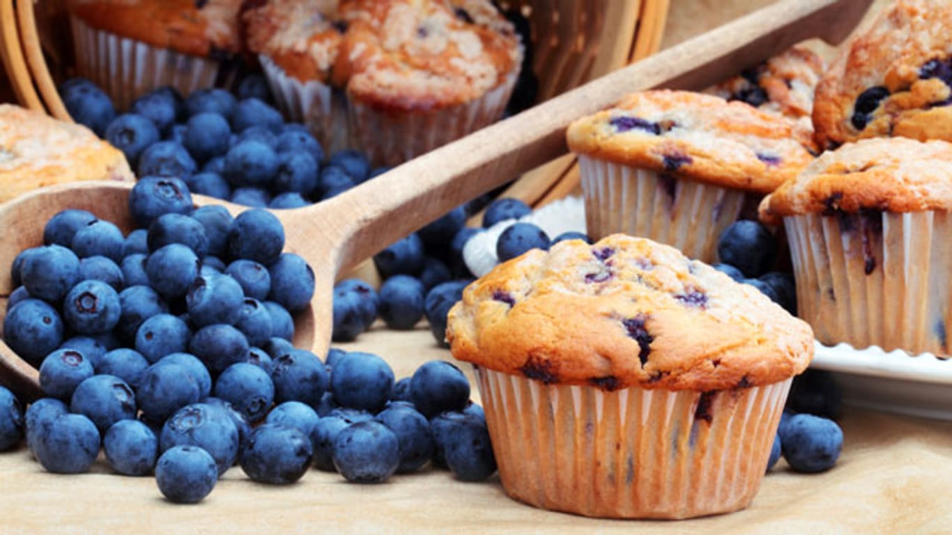 Der süße Teig der Muffins harmoniert perfekt mit den fruchtigen Blaubeeren.