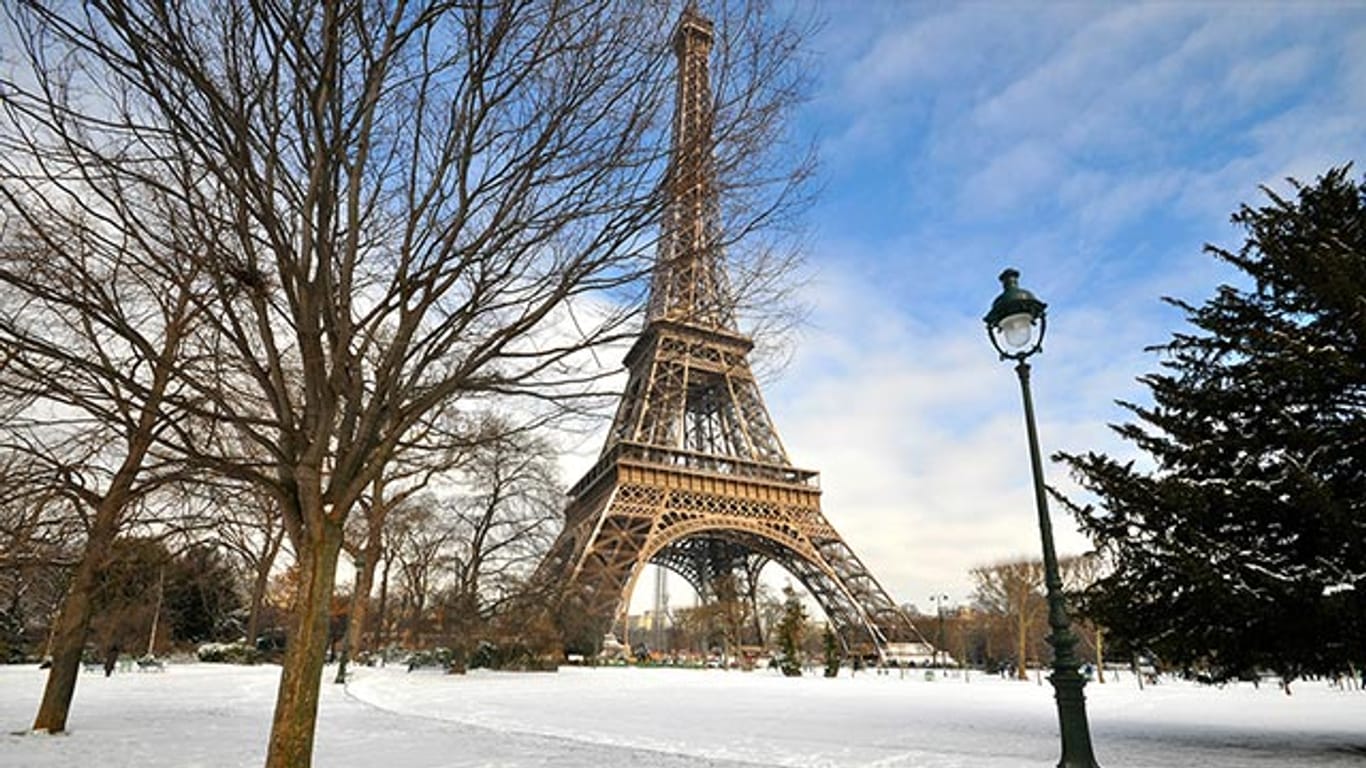 Ein Kuriosum, aber dennoch leicht erklärbar - bei Kälte schrumpft der Eiffelturm.