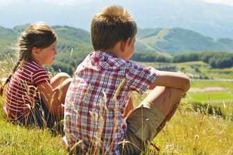Schweiz: Kinder im schweizerischen Kanton Aargau sollen mit der örtlichen Mundart aufwachsen. Auch für Erzieher in der Kita gilt Mundartpflicht.
