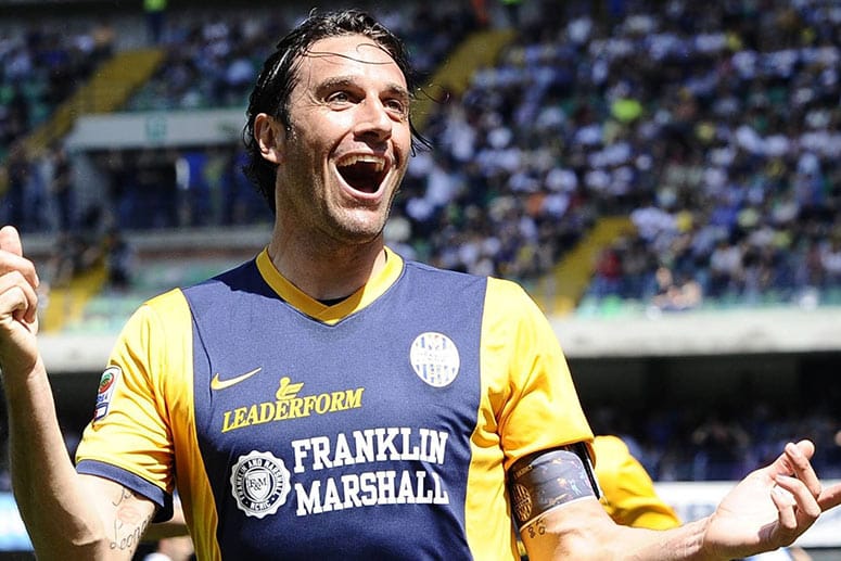 Luca Toni hat auch mit 38 Jahren noch nichts verlernt.