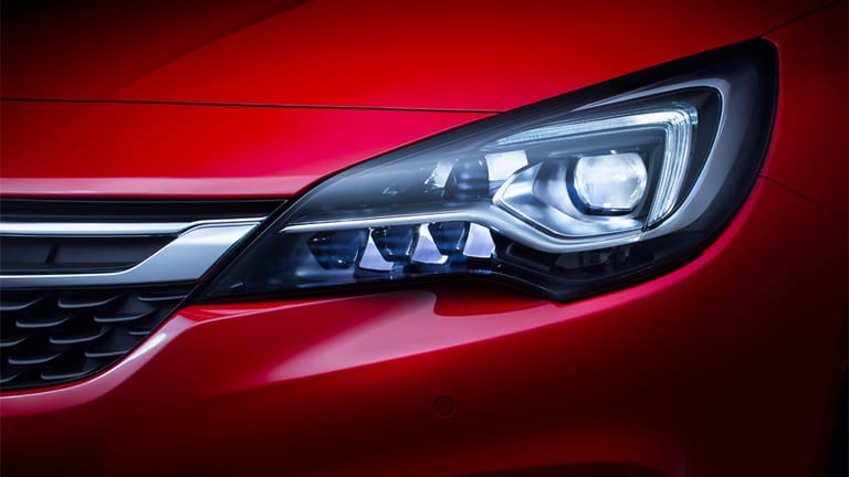 Premiere im Opel Astra feiert auch das neue LED-Matrix-Licht IntelliLux mit Fernlicht-Assistent.