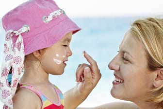 "Öko-Test": 23 Sonnenschutzmittel für Kinder im Test