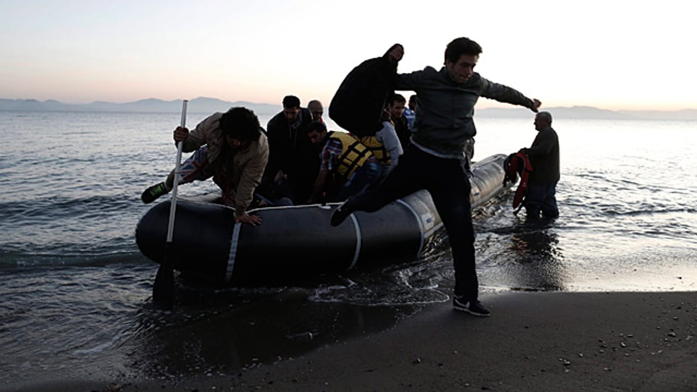 Flüchtlinge aus Syrien erreichen die griechische Insel Kos.
