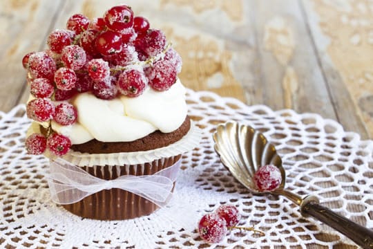 Auch eine leckere Variante: Die Johannisbeer-Muffins mit Schokoladenteig.