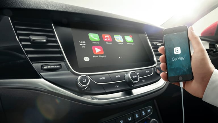 Opel holt mit dem neuen IntelliLink-Infotainment-System Android Auto und Apple CarPlay in den Astra.