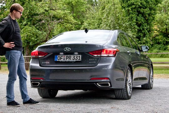 Genau hinschauen: Der seltene Hyundai Genesis ist eine Oberklasse-Limousine aus Korea.