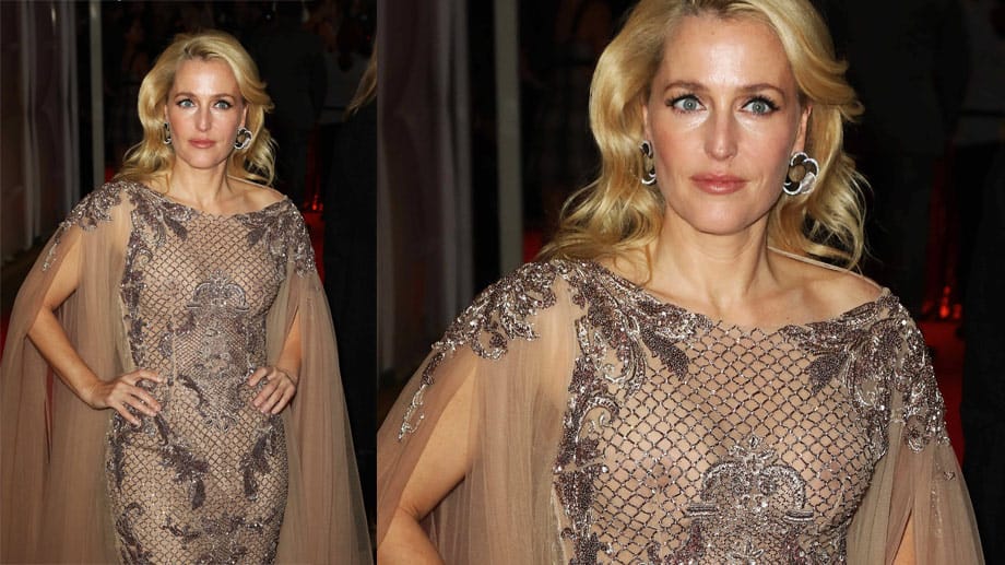 "Akte X"-Star Gillian Anderson zeigt alles.