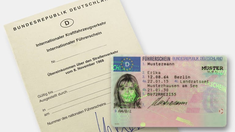 Internationaler Führerschein: Beim Beantragen müssen Sie Personalausweis oder Reisepass, Ihren EU-Kartenführerschein und ein biometrisches Passbild mitbringen.