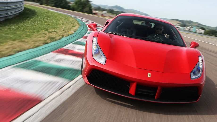 670 PS und 760 Newtonmeter Drehmoment leistet der bärenstarke Ferrari.