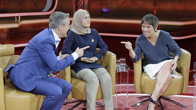 ARD-Talk Günther Jauch: Gabor Steingart, Journalist und Herausgeber "Handelsblatt" (l.) mit Fagr Eladly, Medizinstudentin und Aktivistin, Margot Käßmann, ehemalige EKD-Ratsvorsitzende (r.).