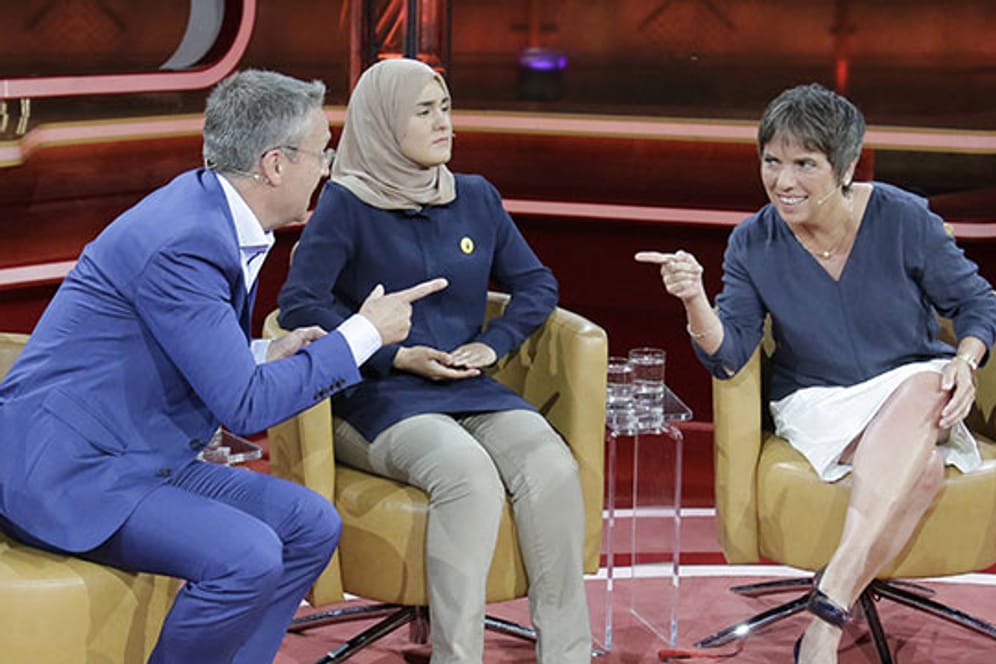 ARD-Talk Günther Jauch: Gabor Steingart, Journalist und Herausgeber "Handelsblatt" (l.) mit Fagr Eladly, Medizinstudentin und Aktivistin, Margot Käßmann, ehemalige EKD-Ratsvorsitzende (r.).