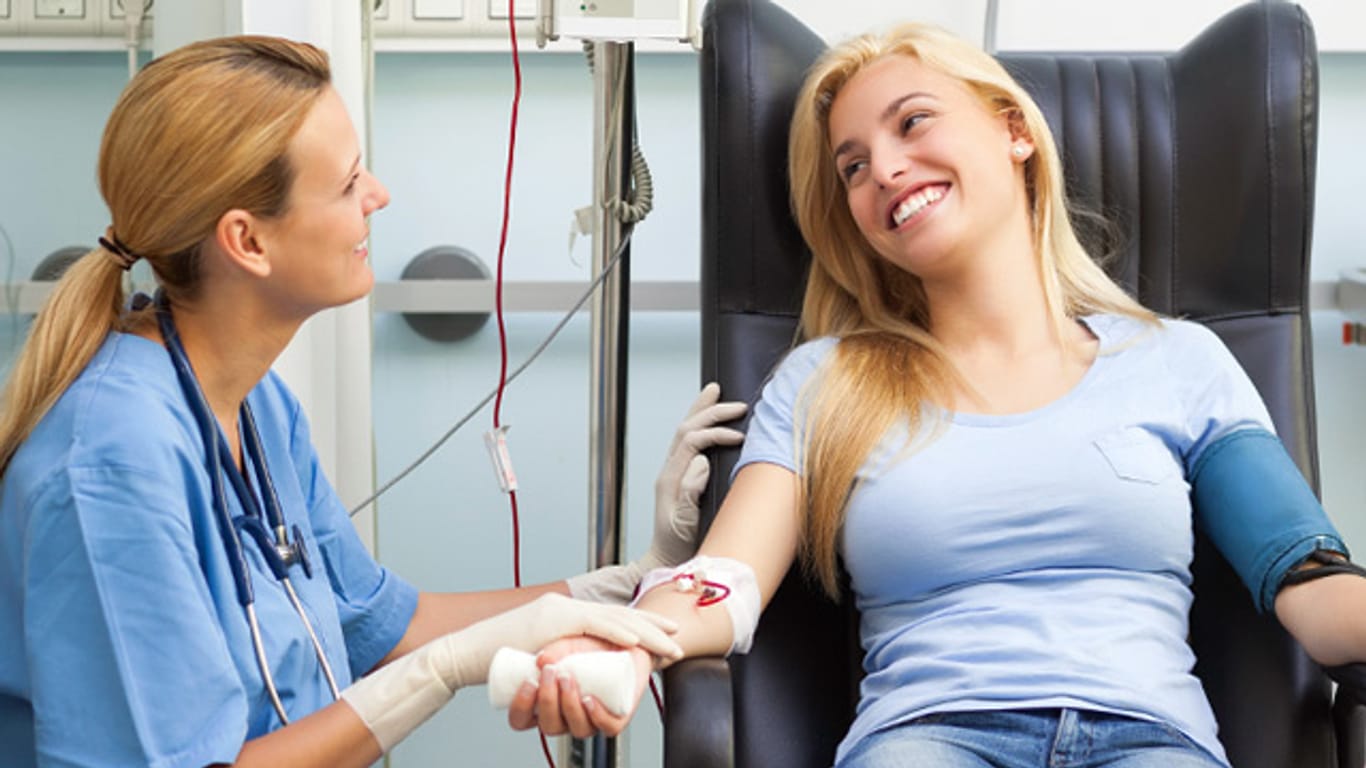 Blutspenden tut weder weh noch schadet es dem Körper.