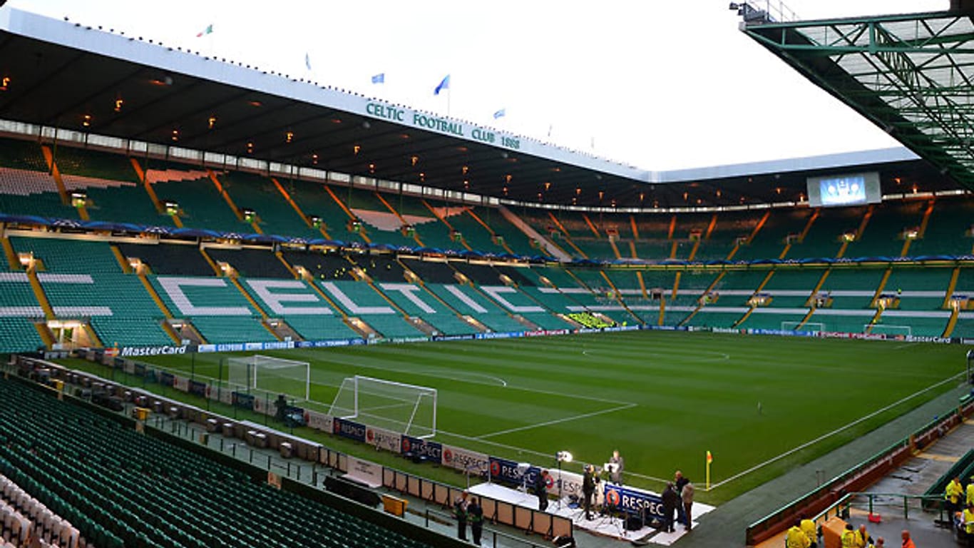 Im Celtic Park wird es künftig wieder Stehplätze geben.