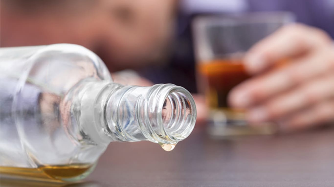 Alkoholmissbrauch ist ein Tabuthema - aber totschweigen hilft den Betroffenen nicht.