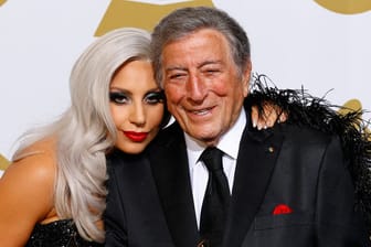 Lady Gaga und Tony Bennett wollten zugunsten der Hilfsorganisation WellChild ein Konzert in London geben - jetzt musste es wegen einer Erkrankung Bennetts kurzfristig abgesagt werden.